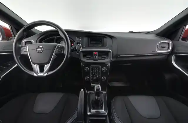 Punainen Viistoperä, Volvo V40 – NKL-263