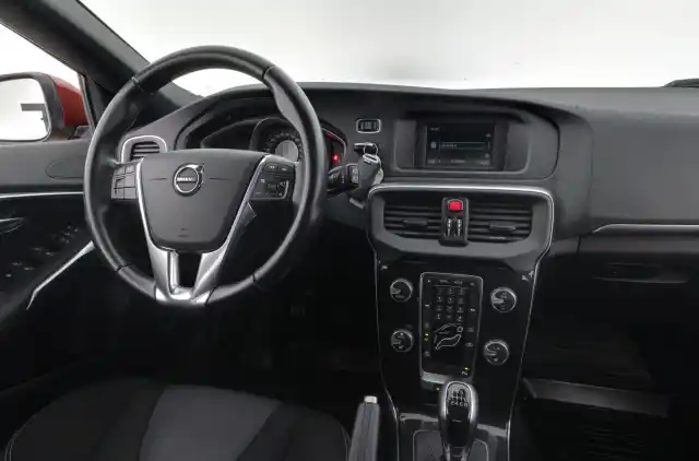 Punainen Viistoperä, Volvo V40 – NKL-263