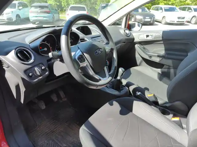 Punainen Viistoperä, Ford Fiesta – NKL-725