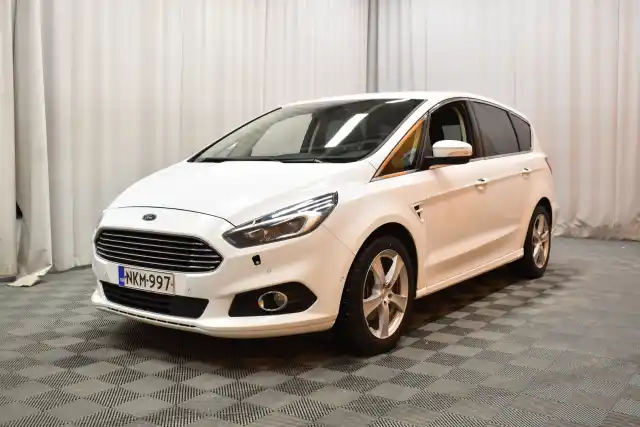 Valkoinen Tila-auto, Ford S-Max – NKM-997