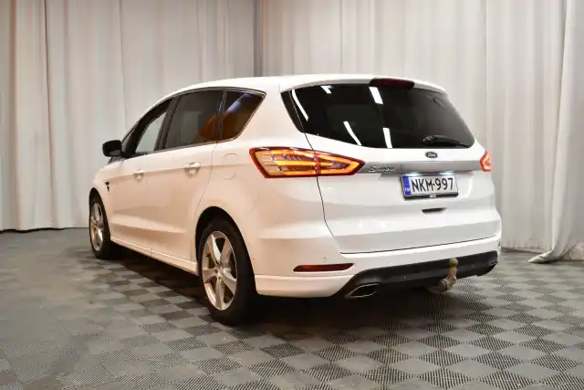 Valkoinen Tila-auto, Ford S-Max – NKM-997