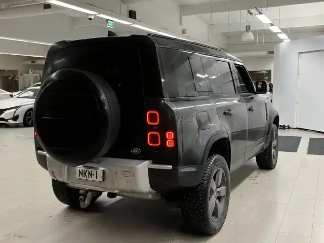 Musta Maastoauto, Land Rover Defender – NKN-1