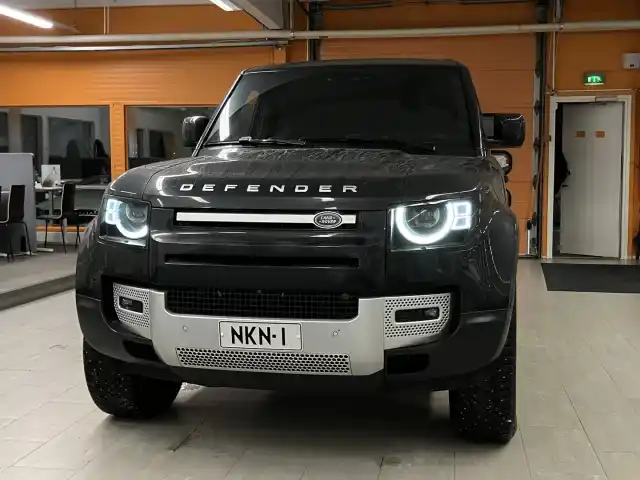 Musta Maastoauto, Land Rover Defender – NKN-1