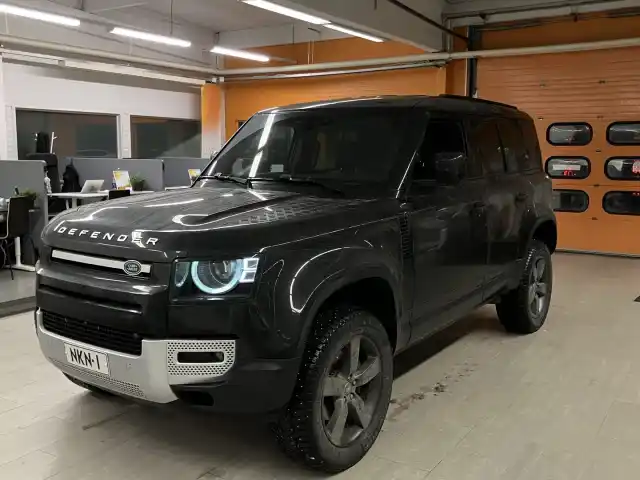 Musta Maastoauto, Land Rover Defender – NKN-1