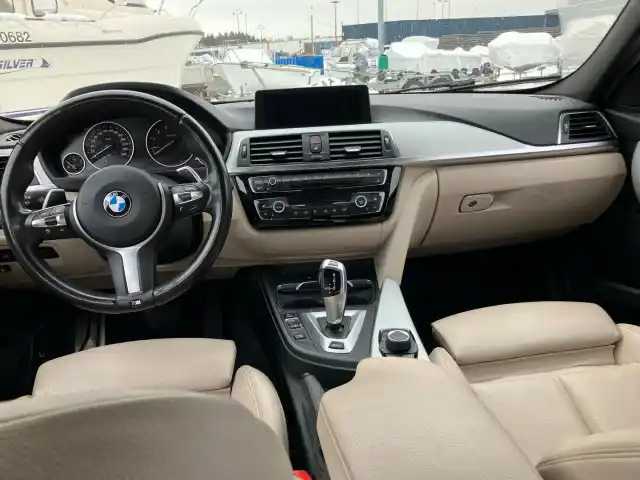 Hopea Sedan, BMW 330 – NKN-449