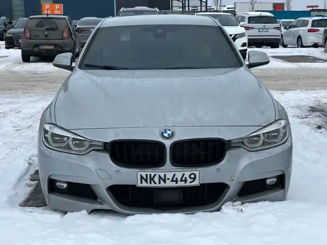 Hopea Sedan, BMW 330 – NKN-449