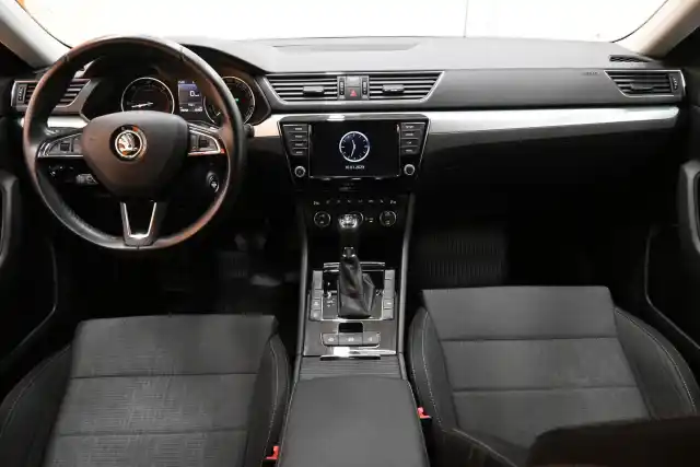 Harmaa Sedan, Skoda Superb – NKN-478