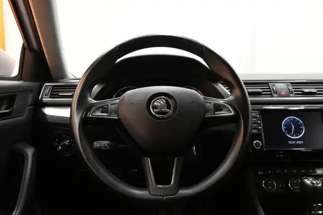 Harmaa Sedan, Skoda Superb – NKN-478