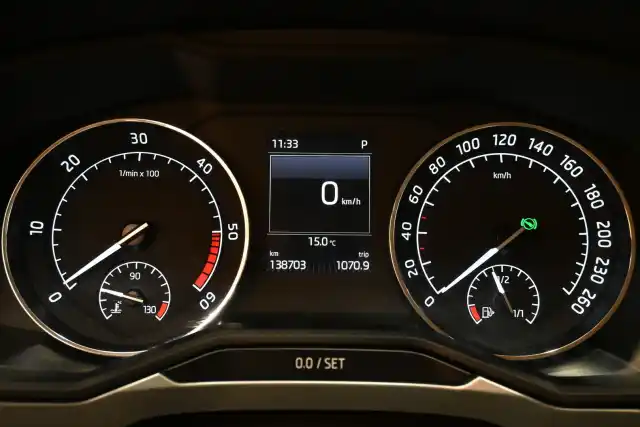 Harmaa Sedan, Skoda Superb – NKN-478