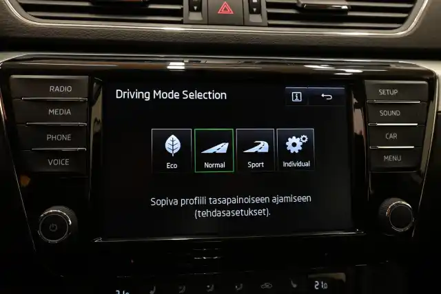 Harmaa Sedan, Skoda Superb – NKN-478