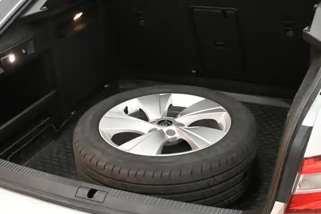 Harmaa Sedan, Skoda Superb – NKN-478