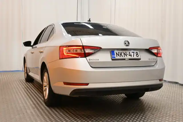 Harmaa Sedan, Skoda Superb – NKN-478