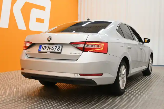 Harmaa Sedan, Skoda Superb – NKN-478