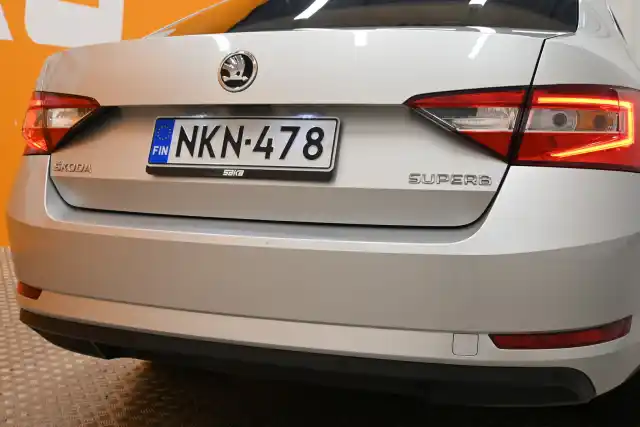 Harmaa Sedan, Skoda Superb – NKN-478