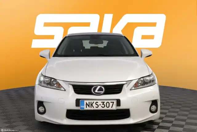 Valkoinen Viistoperä, Lexus CT – NKS-307