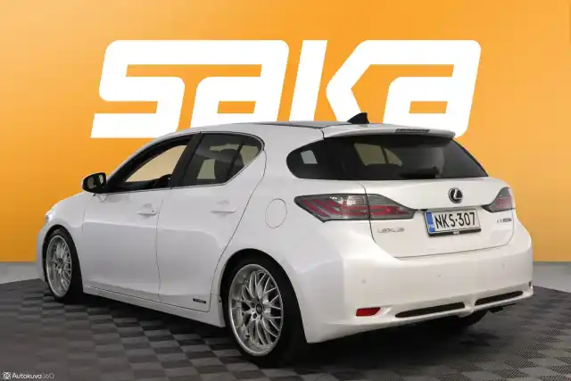 Valkoinen Viistoperä, Lexus CT – NKS-307