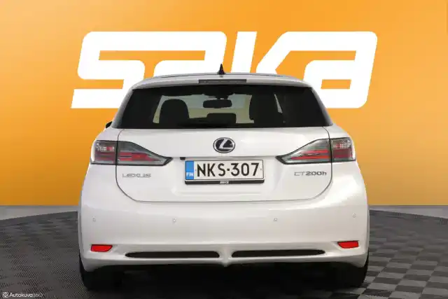 Valkoinen Viistoperä, Lexus CT – NKS-307