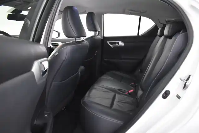 Valkoinen Viistoperä, Lexus CT – NKS-307