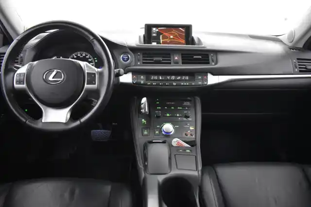 Valkoinen Viistoperä, Lexus CT – NKS-307