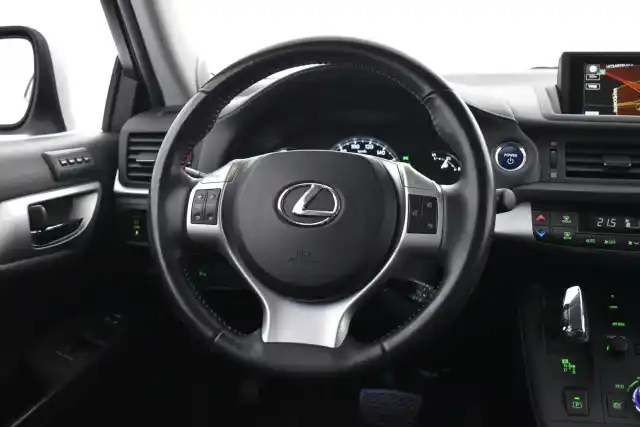 Valkoinen Viistoperä, Lexus CT – NKS-307