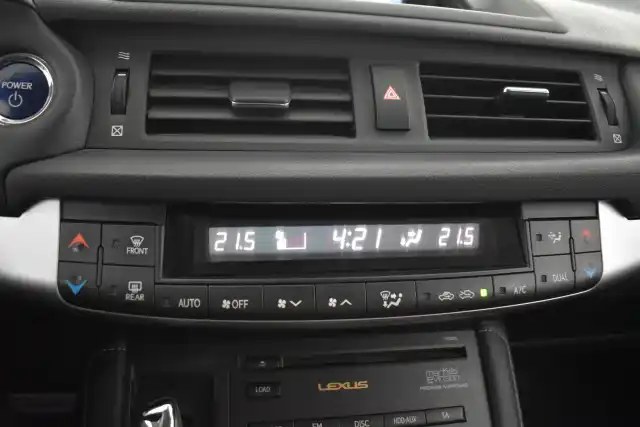 Valkoinen Viistoperä, Lexus CT – NKS-307