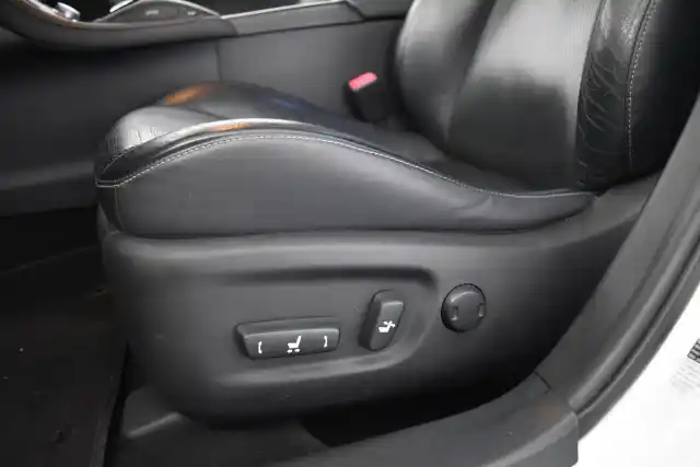 Valkoinen Viistoperä, Lexus CT – NKS-307