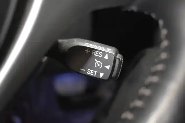 Valkoinen Viistoperä, Lexus CT – NKS-307