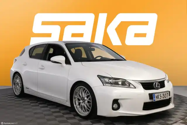 Valkoinen Viistoperä, Lexus CT – NKS-307