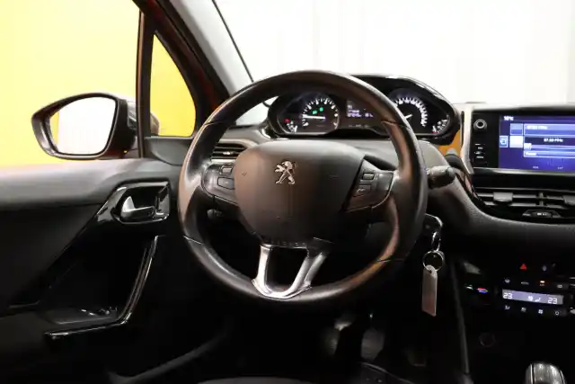 Keltainen Viistoperä, Peugeot 208 – NKT-671