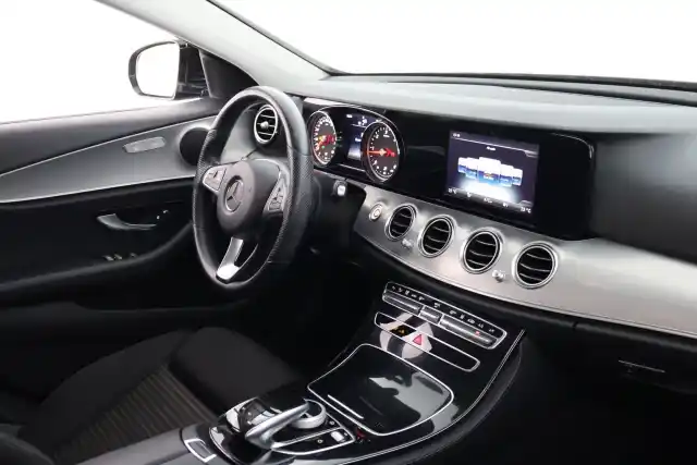 Musta Sedan, Mercedes-Benz E – NKT-890