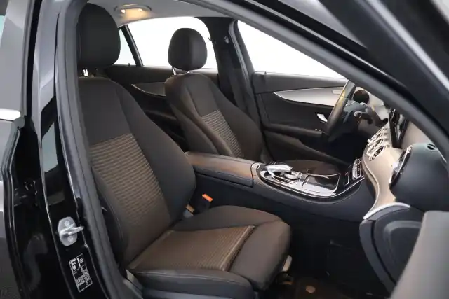 Musta Sedan, Mercedes-Benz E – NKT-890