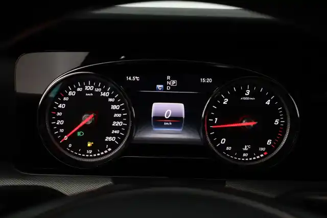 Musta Sedan, Mercedes-Benz E – NKT-890