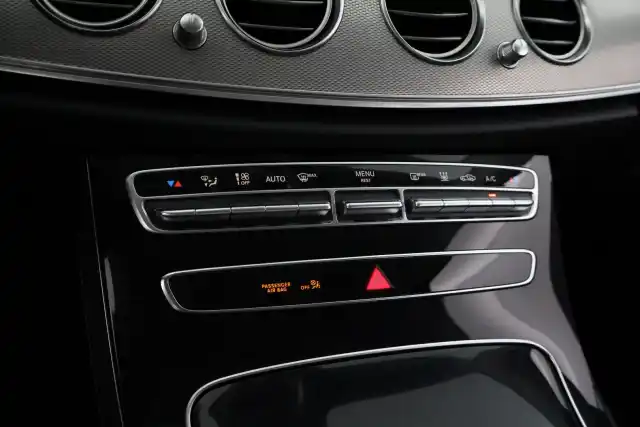 Musta Sedan, Mercedes-Benz E – NKT-890