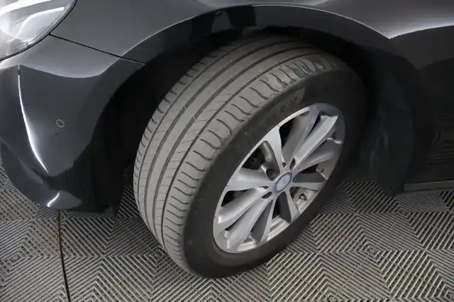 Musta Sedan, Mercedes-Benz E – NKT-890