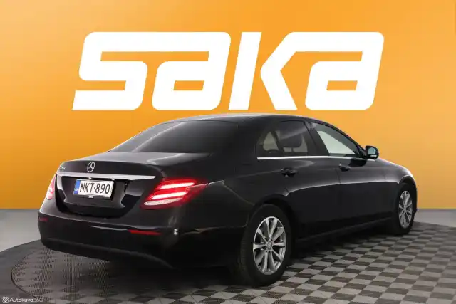 Musta Sedan, Mercedes-Benz E – NKT-890