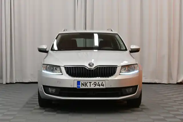 Harmaa Farmari, Skoda Octavia – NKT-944