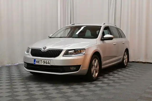 Harmaa Farmari, Skoda Octavia – NKT-944