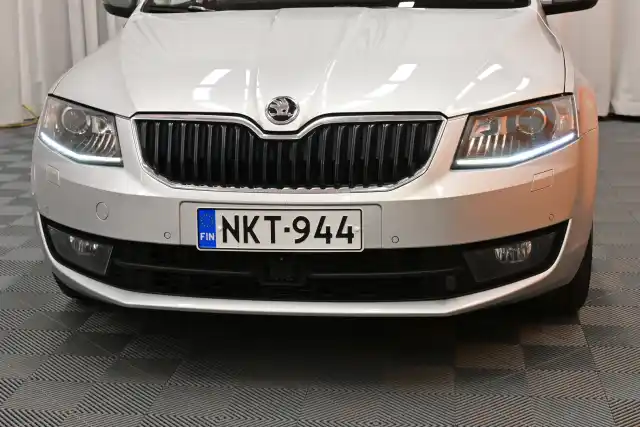 Harmaa Farmari, Skoda Octavia – NKT-944