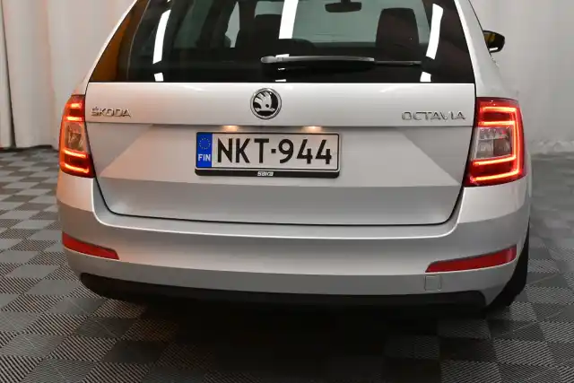 Harmaa Farmari, Skoda Octavia – NKT-944