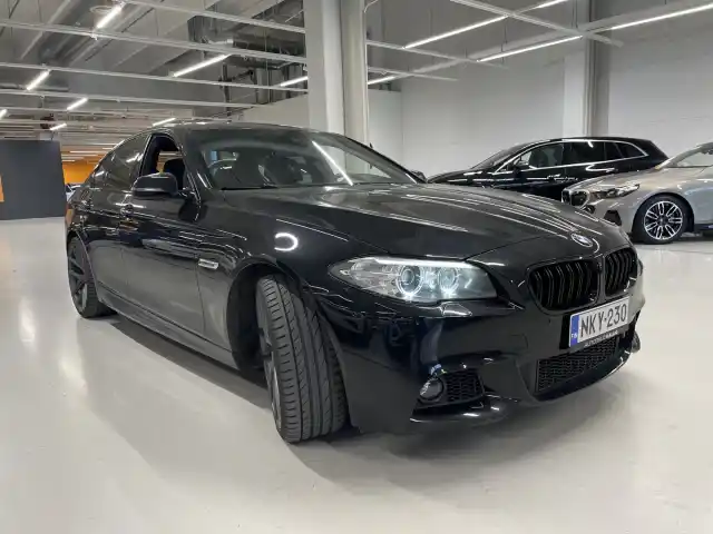 Musta Sedan, BMW 535 – NKY-230
