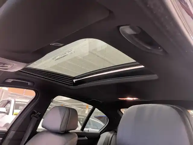 Musta Sedan, BMW 535 – NKY-230
