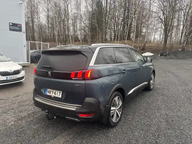 Harmaa Tila-auto, Peugeot 5008 – NKY-617