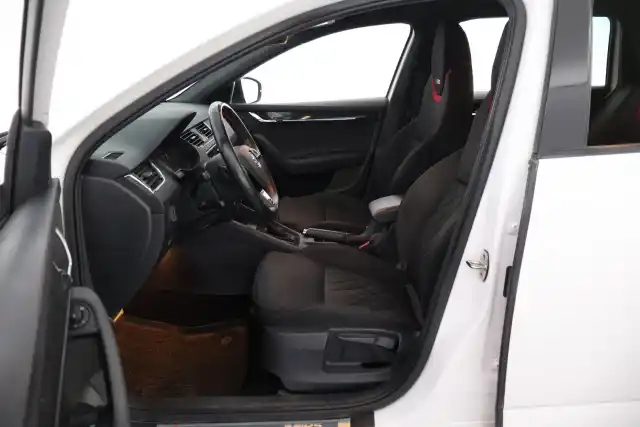 Valkoinen Farmari, Skoda Octavia – NKZ-360
