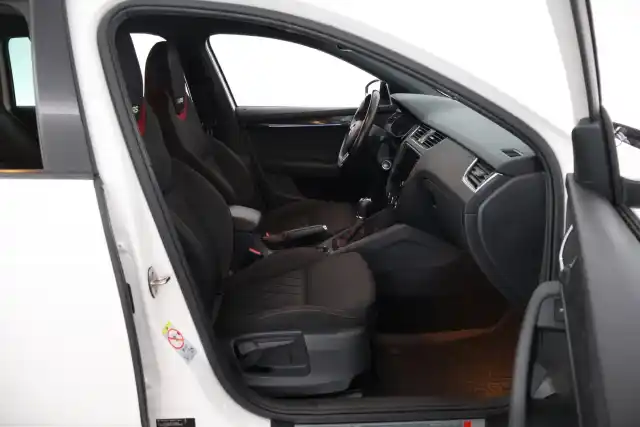 Valkoinen Farmari, Skoda Octavia – NKZ-360