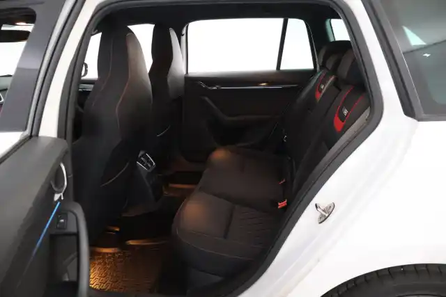 Valkoinen Farmari, Skoda Octavia – NKZ-360