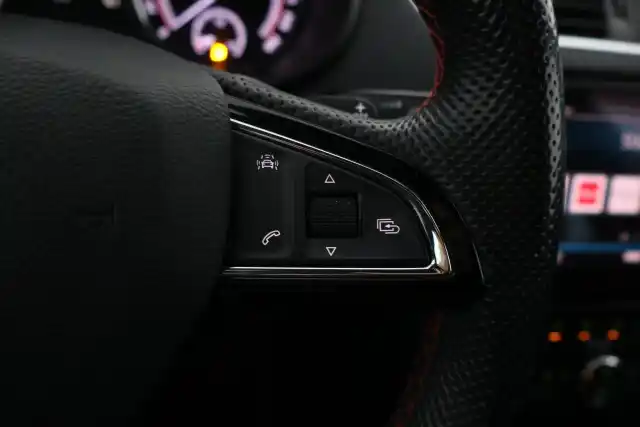 Valkoinen Farmari, Skoda Octavia – NKZ-360