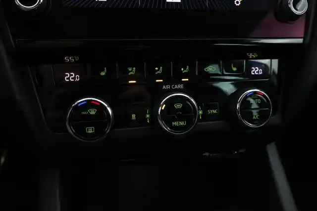 Valkoinen Farmari, Skoda Octavia – NKZ-360
