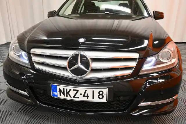 Musta Sedan, Mercedes-Benz C – NKZ-418
