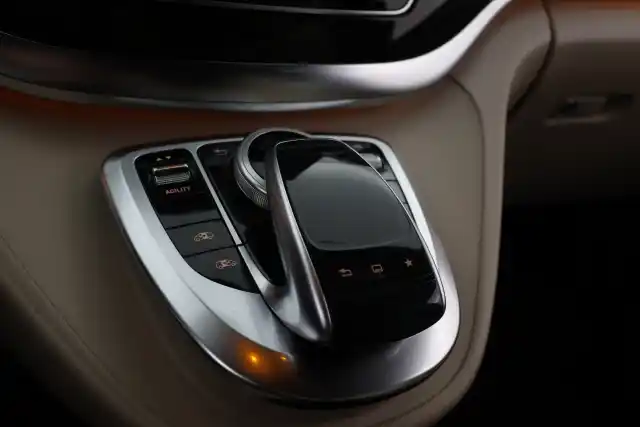 Valkoinen Tila-auto, Mercedes-Benz V – NKZ-761