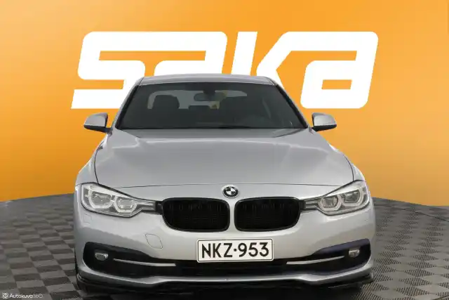 Hopea Sedan, BMW 320 – NKZ-953